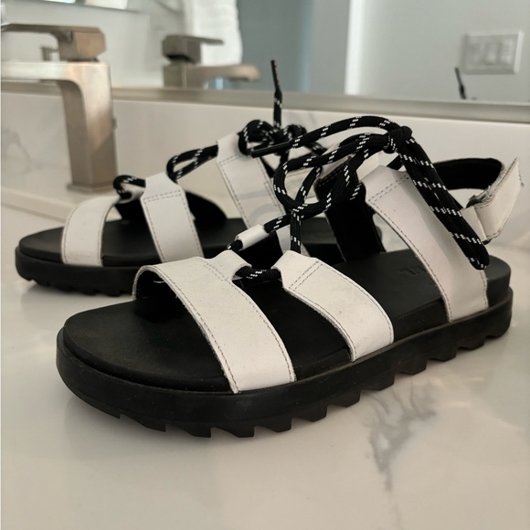 White Sorel tie sandals - Picture 1 of 2